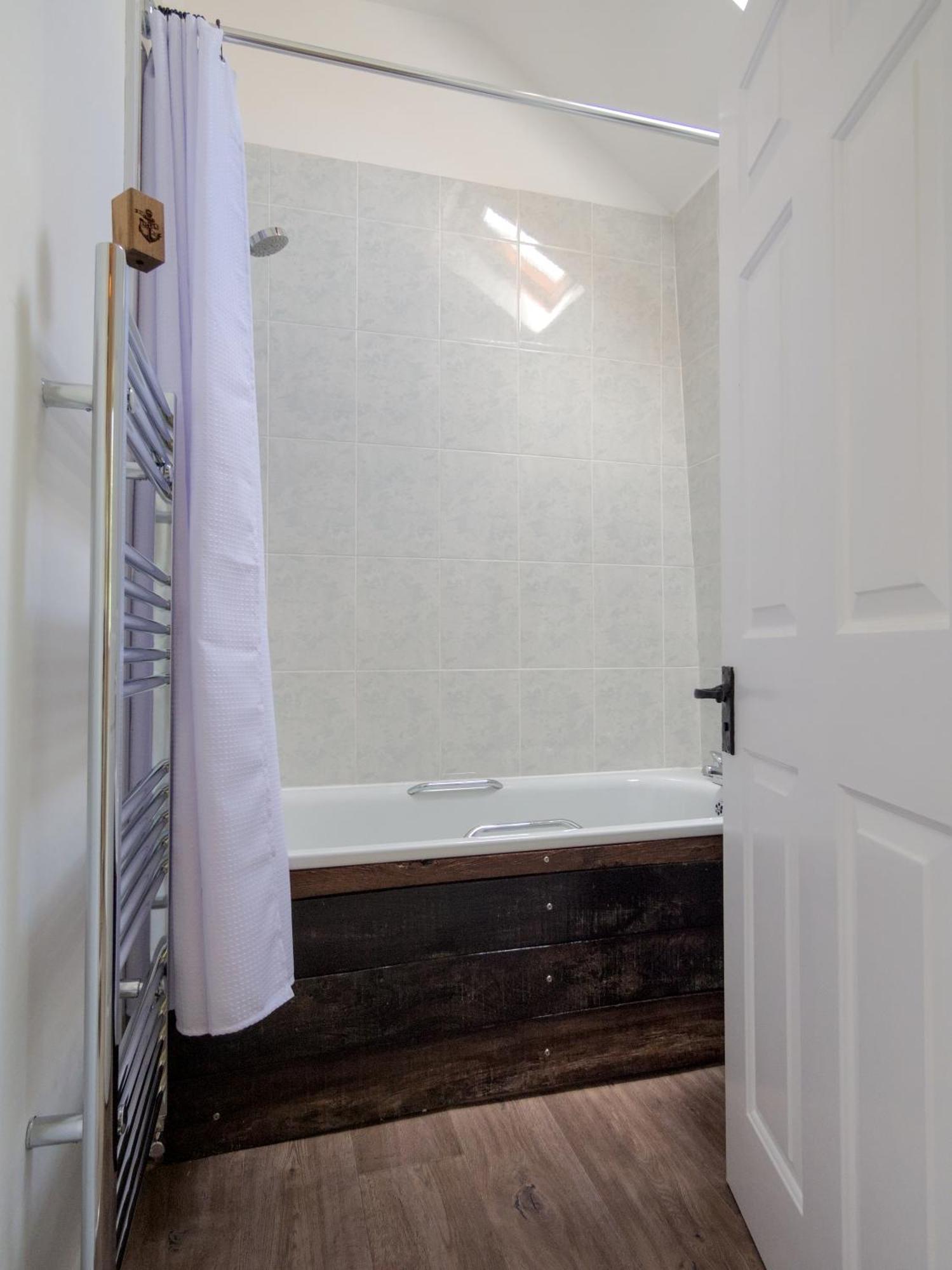 The Lilley Pad In Ludlow Cosy, Central, Perfect For Couples, Netflix & Parking Permit Exterior photo